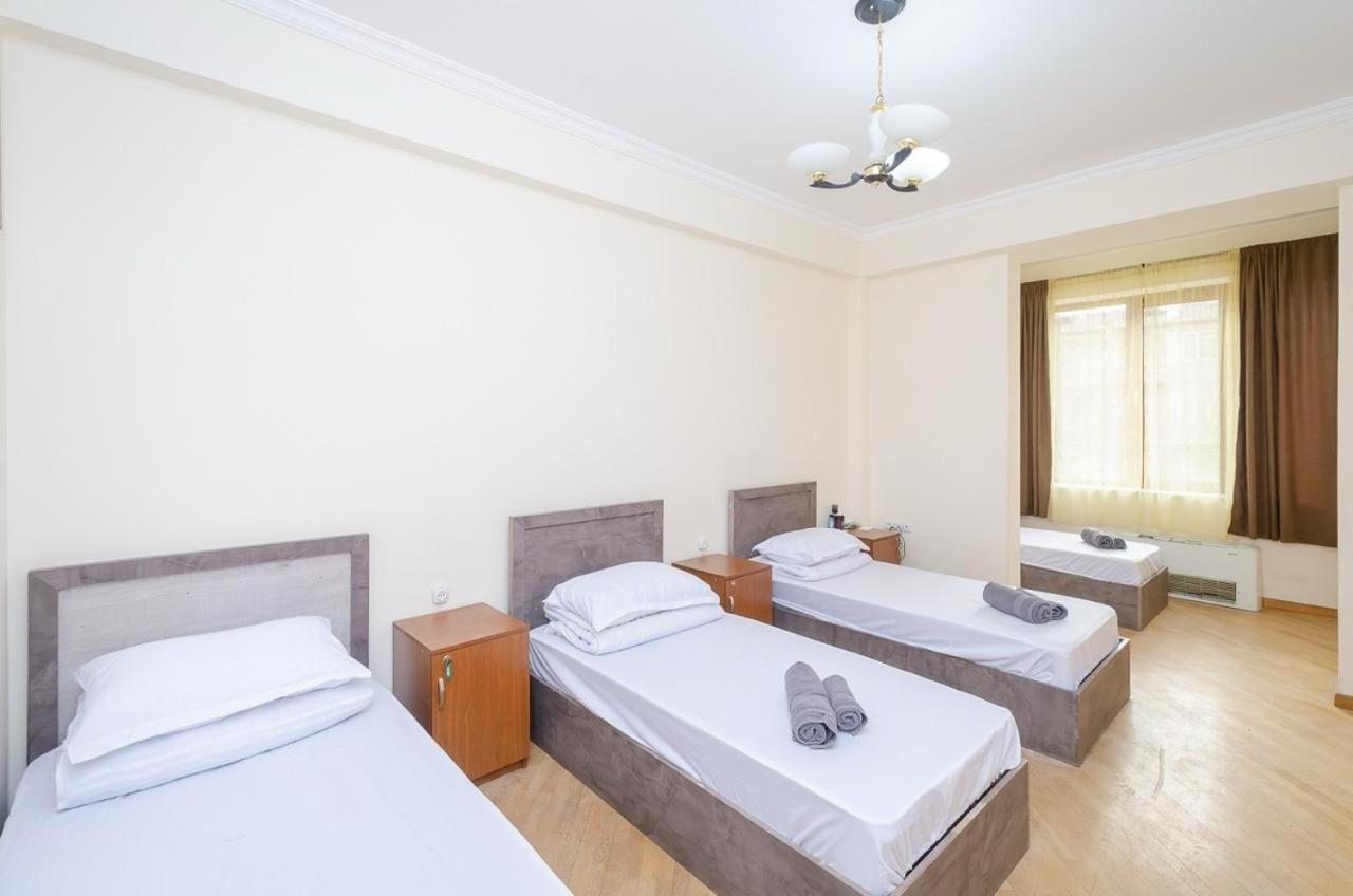 Areva Hostel & Apartment เยเรวาน ภายนอก รูปภาพ