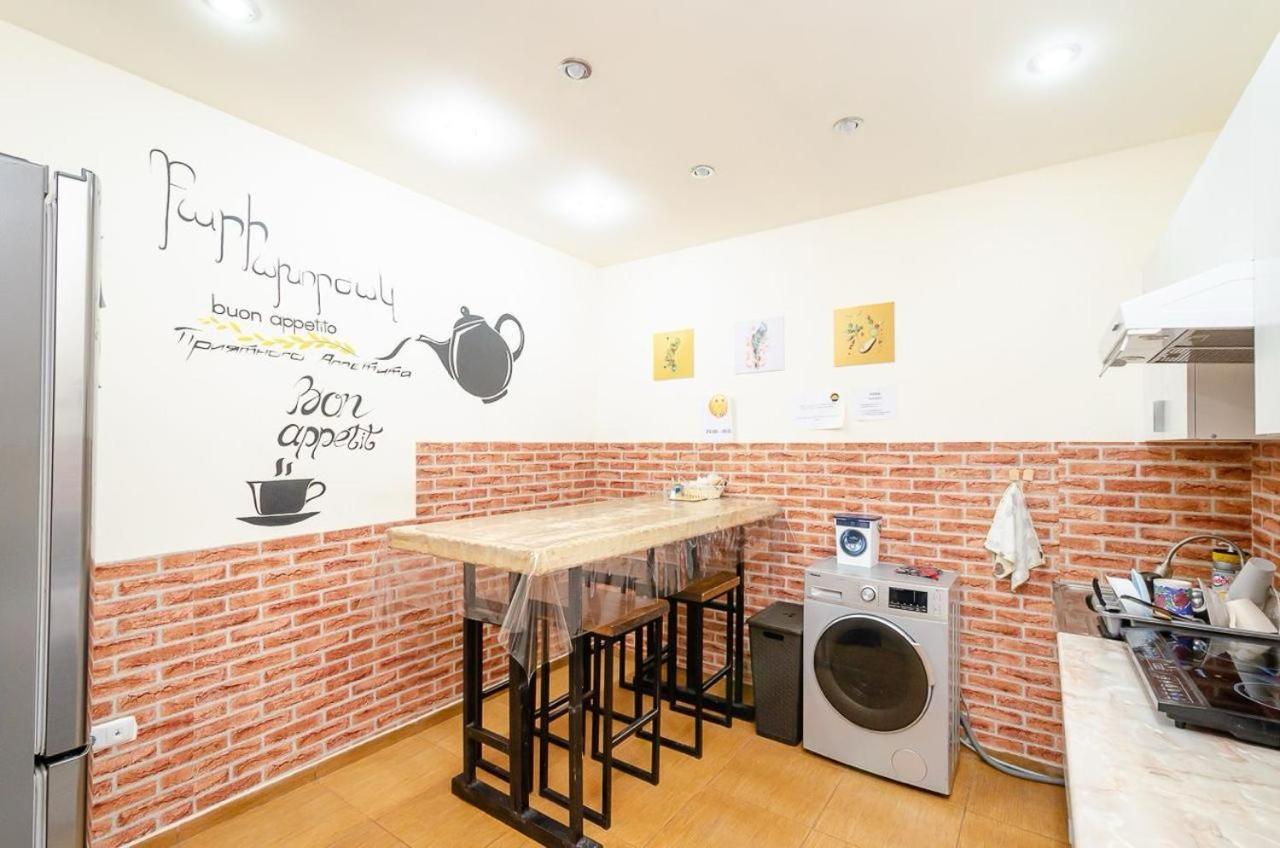 Areva Hostel & Apartment เยเรวาน ภายนอก รูปภาพ
