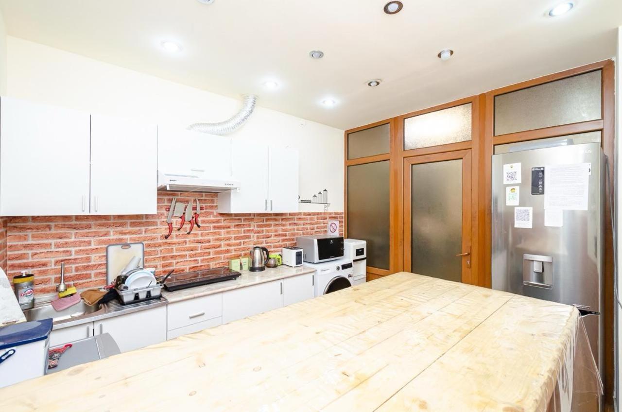 Areva Hostel & Apartment เยเรวาน ภายนอก รูปภาพ